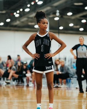 Image post by @nikegirlseybl on Instagram