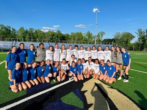 Image post by @ilhsgirlssoccer on Instagram