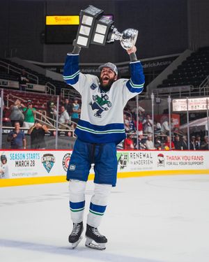 Image post by @undmhockey on Instagram