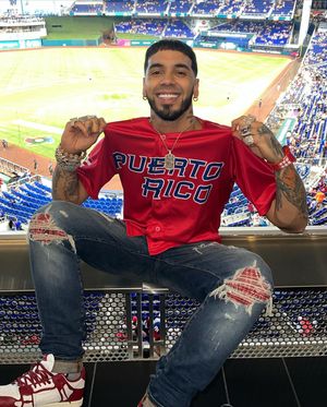Image post by @anuel on Instagram