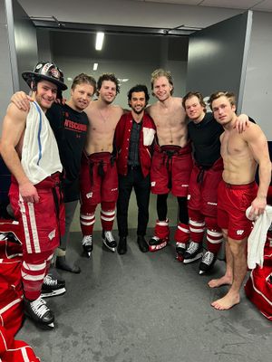 Image post by @BadgerMHockey on Twitter