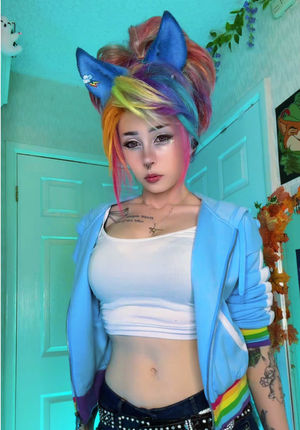 Video post by @ember.w0lf on TikTok
