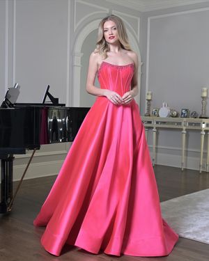Image post by @colorsdress on Instagram