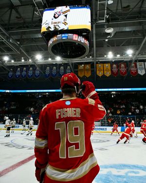 Image post by @du_hockey on Instagram