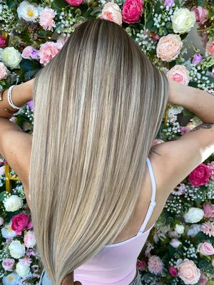 Image post by @enjoyhairstyling.aalen on Instagram