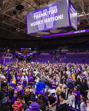 Image post by @uw_wbb on Instagram