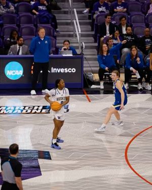 Image post by @uw_wbb on Instagram