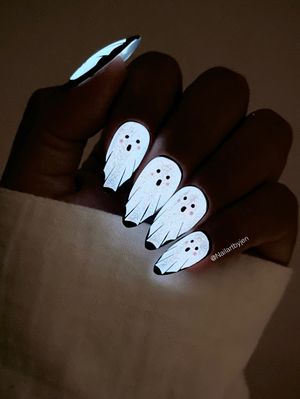Image post by @nailartbyjen on Instagram