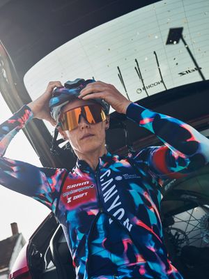 Image post by @wmncycling on Instagram
