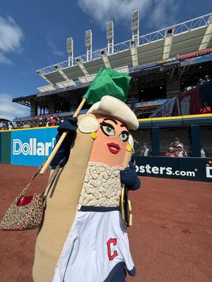 Image post by @CleHotDogs on Twitter