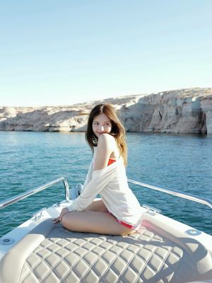 Image post by @ellemenhk on Instagram