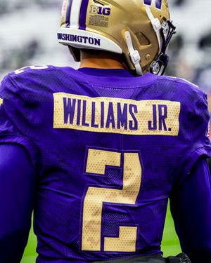 Image post by @UWAthletics on Twitter