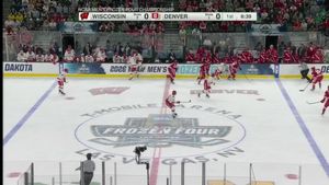 Video post by @BadgerMHockey on Twitter