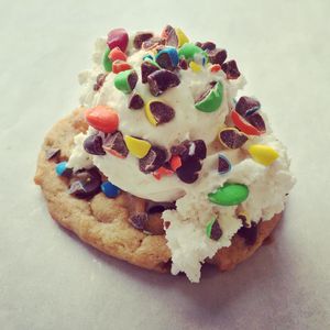 Image post by @insomniacookies on Instagram