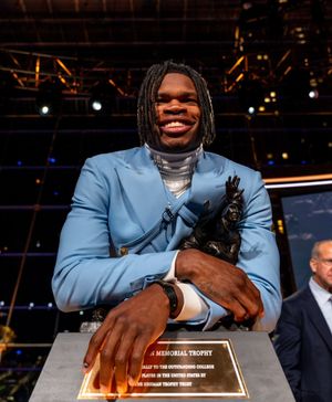 Image post by @HeismanTrophy on Twitter