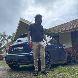 Image post by @uvais_alwaj on Instagram