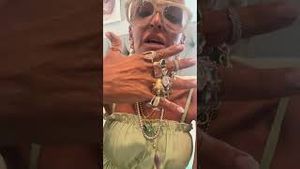 Video post by @shop.with.caroline on YouTube