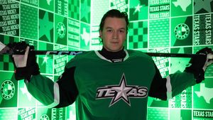 Image post by @txstarshockey on Instagram