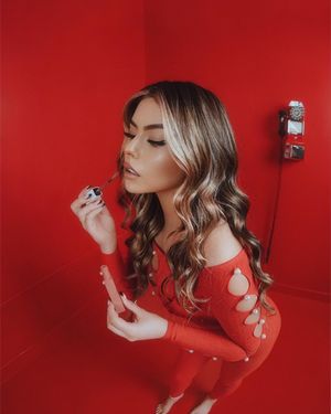 Image post by @itsbellahue on Instagram