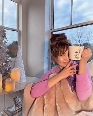 Image post by @thalia on Instagram
