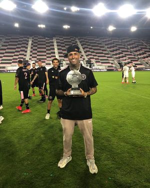 Image post by @nickyjam on Instagram