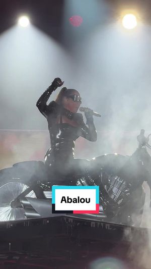 Video post by @ivetesangalo on TikTok