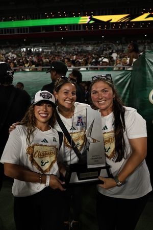 Image post by @USFSoftball on Twitter
