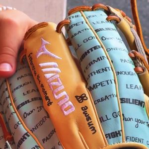 Image post by @mizunofastpitchusa on Instagram