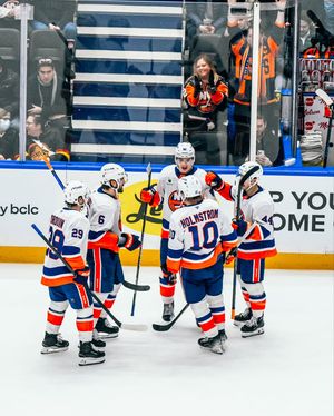 Image post by @nyislanders on Instagram