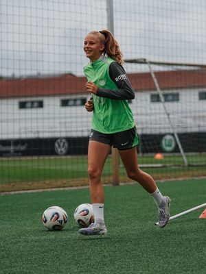 Image post by @vfl.wolfsburg.frauen on Instagram