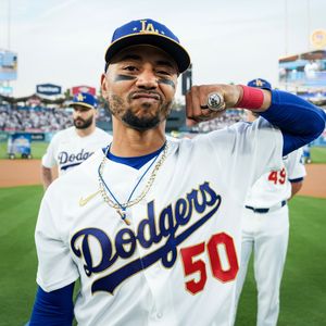 Image post by @mookiebetts on Instagram