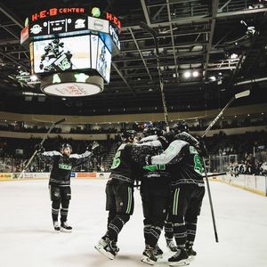 Image post by @txstarshockey on Instagram