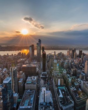 Image post by @empirestatebldg on Instagram