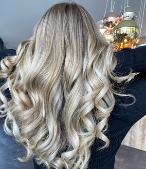 Image post by @enjoyhairstyling.aalen on Instagram