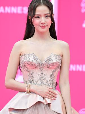 Image post by @ellemenhk on Instagram