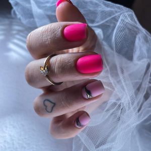 Image post by @nestanails on Instagram