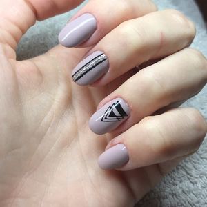 Image post by @nestanails on Instagram