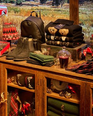 Image post by @esquire.korea on Instagram