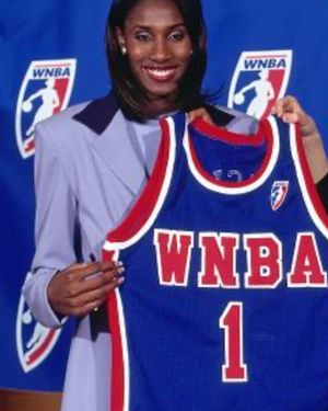 Image post by @lisaleslie on Instagram