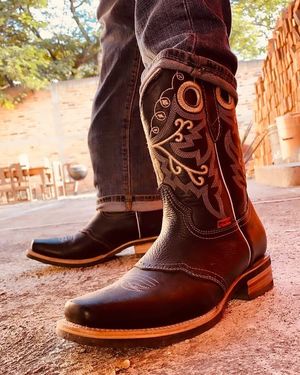 Image post by @RubioRanchwear on Facebook