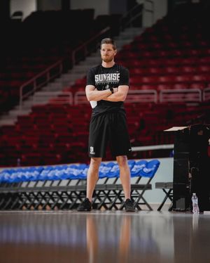 Image post by @sunrisehoops on Twitter