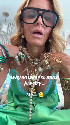 Video post by @shop.with.caroline on TikTok