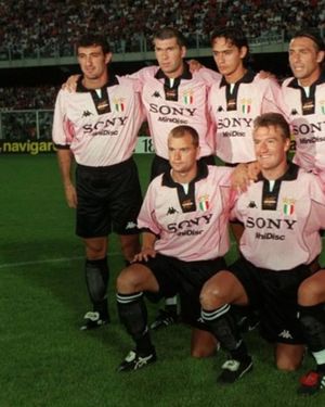 Image post by @retro_calcio on Instagram