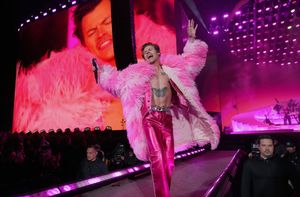 Image post by @iHeartRadio on Twitter