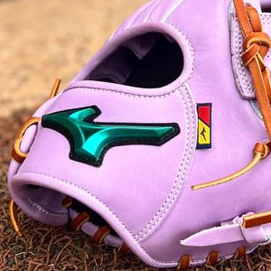 Image post by @mizunofastpitchusa on Instagram