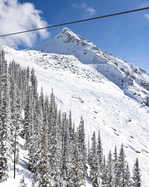 Image post by @skicrestedbutte on Instagram