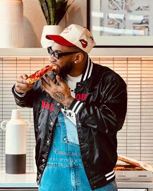 Image post by @loumalnatis on Instagram