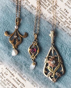 Image post by @maejeanvintage on Instagram