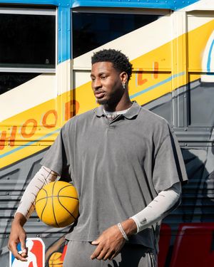 Image post by @thehoopbus on Instagram