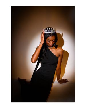 Image post by @itsellabhall on Instagram